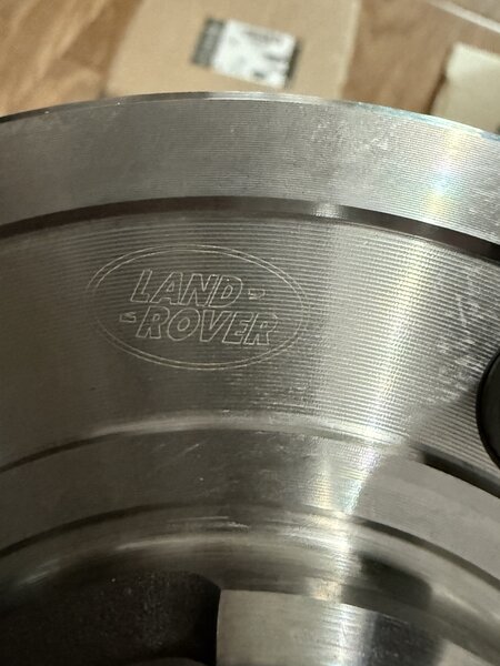 Butuci roti Land Rover 4 buc. plus piulite noi